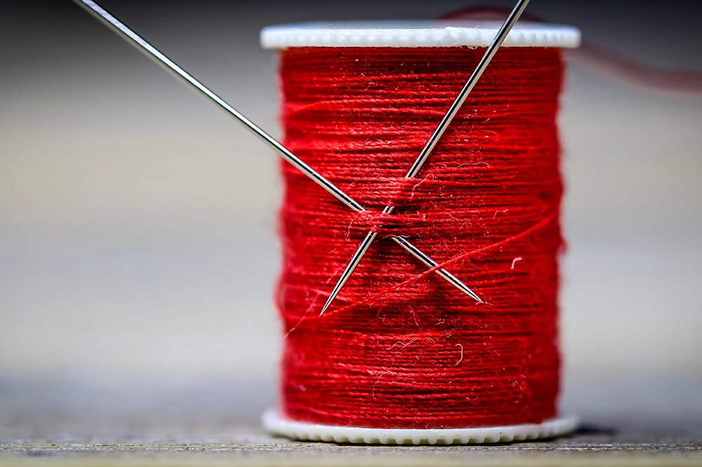    Иголка — символ точечного воздействия, необходимости обратить внимание на мелкие, но важные детали в жизни. Фото: freepik.com