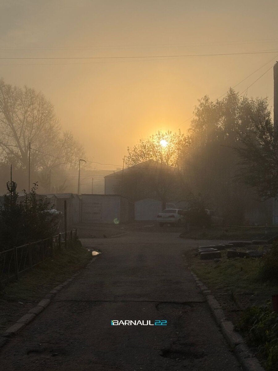    Туман утром 1 октября в Барнауле. Источник: vk.com/barneos22