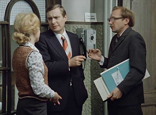 Олег Басилашвили в роли Самохвалова и Андрей Мягков в роли Новосельцева «Служебный роман»