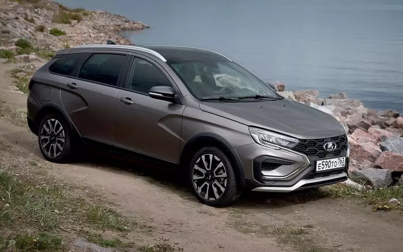    Интересно, что багажник Весты при пятиместной конфигурации салона в точности совпадает по объему с Искрой – 480 л.