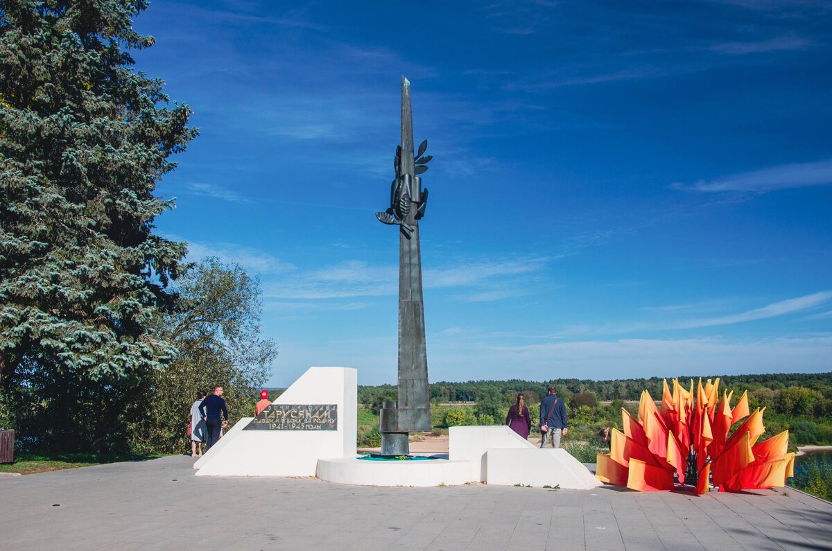 Обелиск Славы в Тарусе