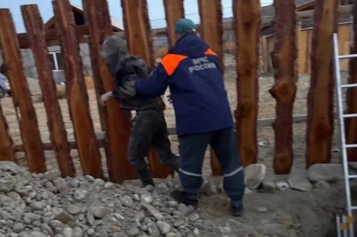    В Туве мужчина случайно упал в яму для туалета на стройке