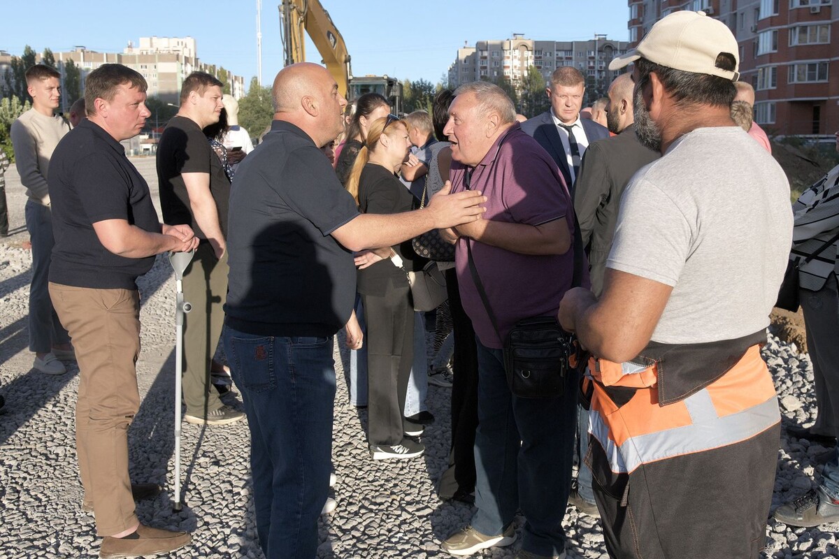 23 сентября на встрече жителей, представителей власти и подрядчика было жарко в прямом и переносном смысле  📷
