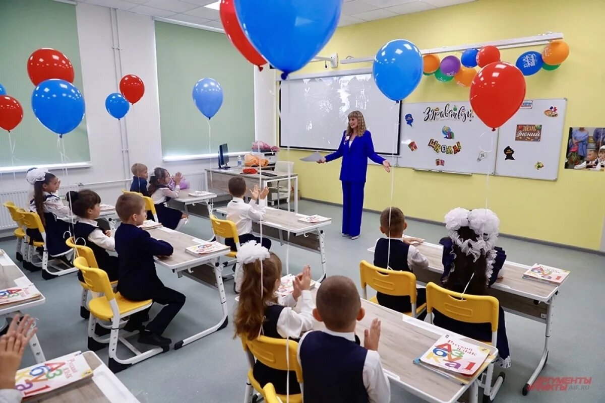    Переполненная саратовская гимназия организовала обучение в коридоре