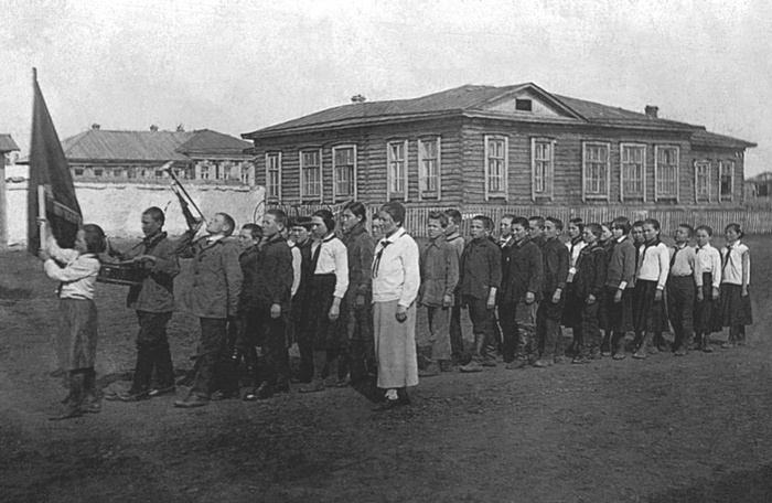 Дом пионеров. с. Фершампенуаз. 1935 г.