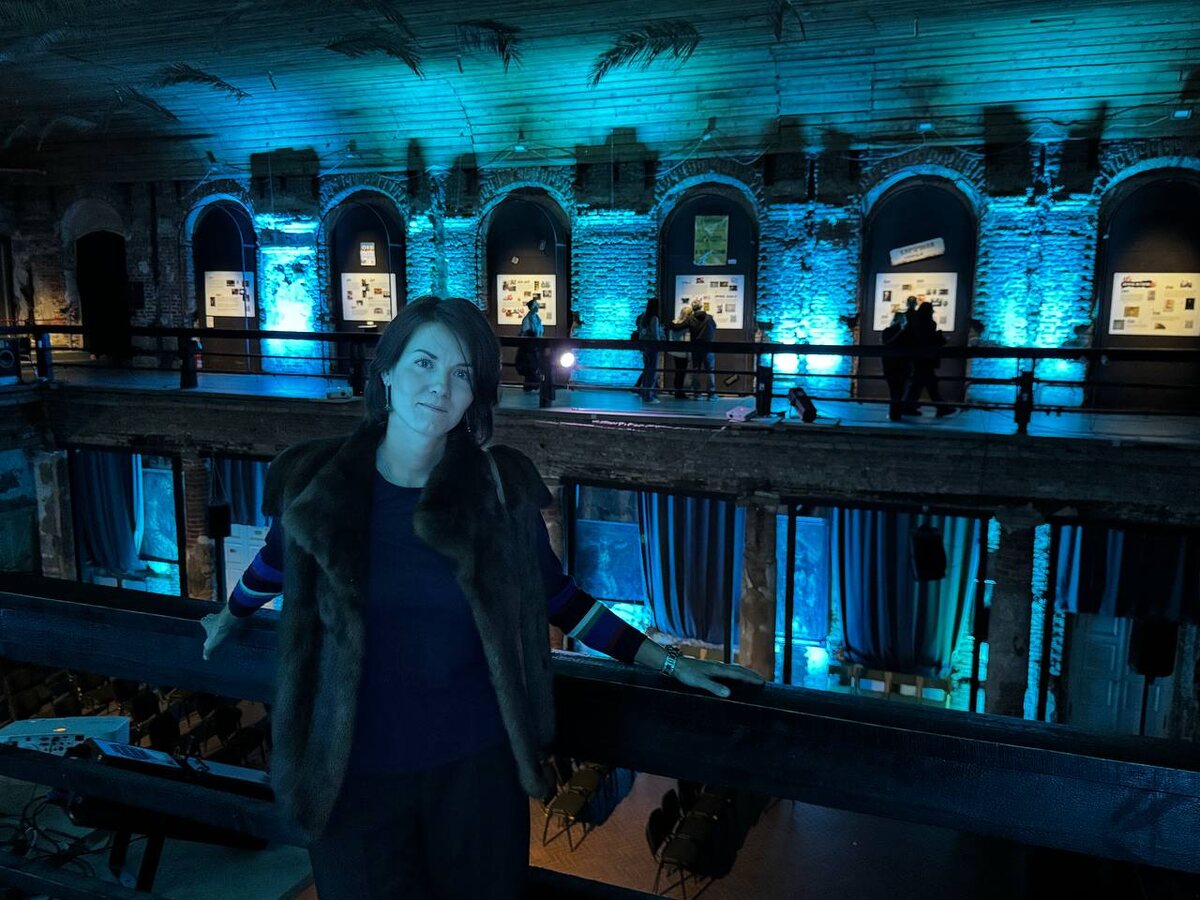 Осенью 2025 закроют на реставрацию церковь.  В такой атмосфере, после уже не получится побывать. 