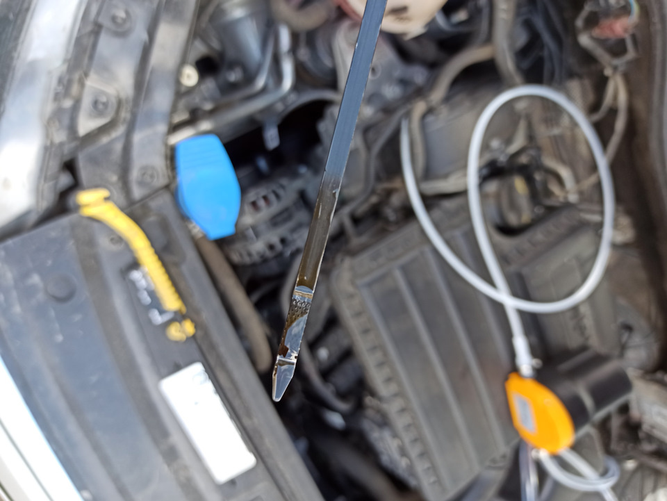 Визуально масло на щупе вполне еще нормально выглядит