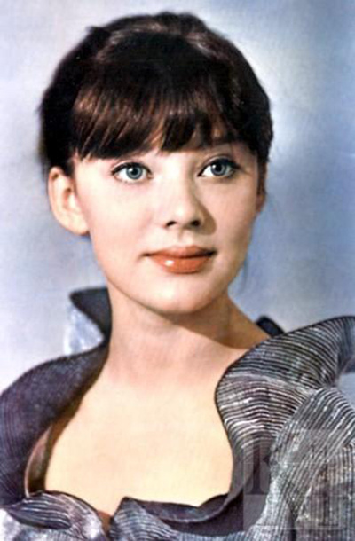 Людмила Савельева. Вот такие открытки продавались в СССР в "Союзпечати". 