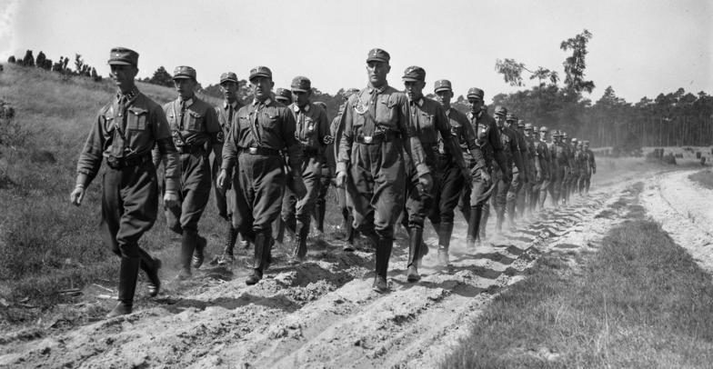 Учебный марш курсантов Имперской школы подготовки руководящего состава СА. Бранденбург, 1932 г. https://wwii.space/