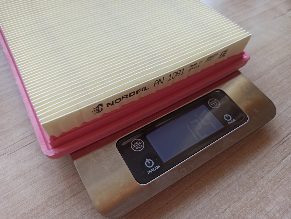 Воздушный фильтр AN 1081: собран добротно, бумага уложена ровно, вес – 124 гр.