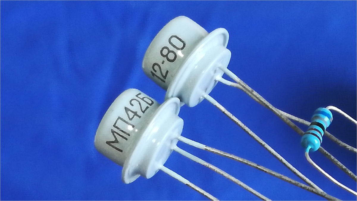 схему радиоэлектронную на транзисторах.