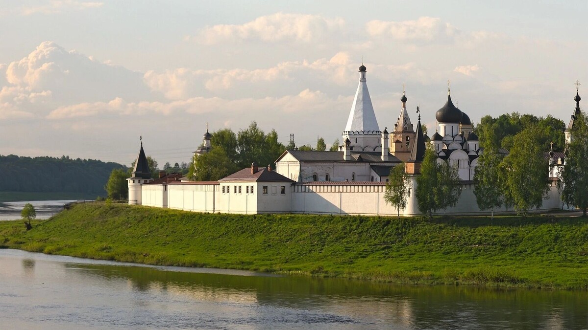 Белокаменная Старица. Фото: Наталия Казакова. newizv.ru. 