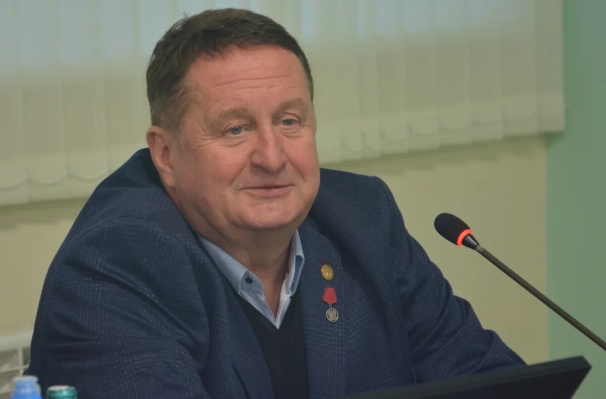    Известный кардиохирург и депутат Сергей Ковалев встретился со школьниками