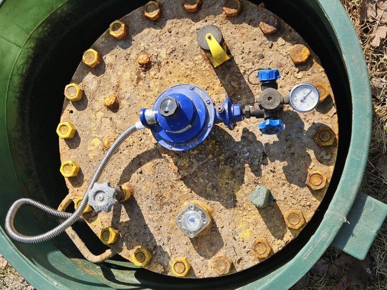 После нескольких лет работы (сфотографировано во время сервисного обслуживания, установлен другой компанией)