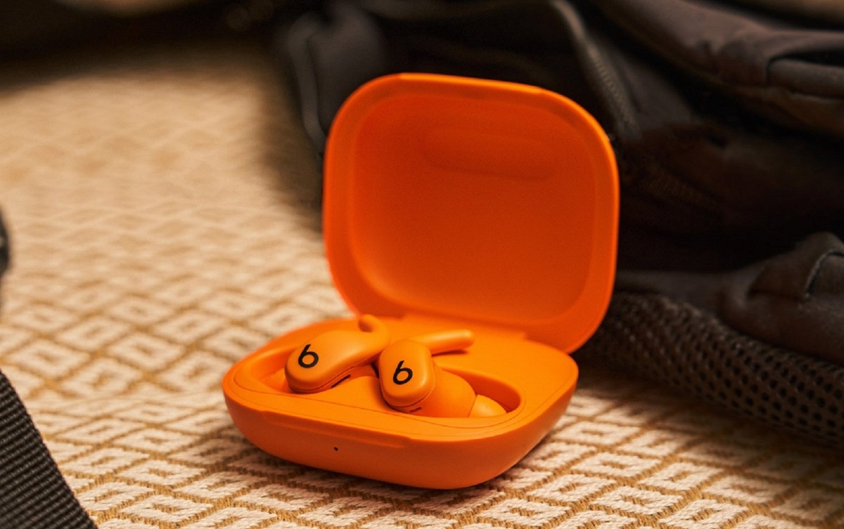    Apple представляет Powerbeats Fit