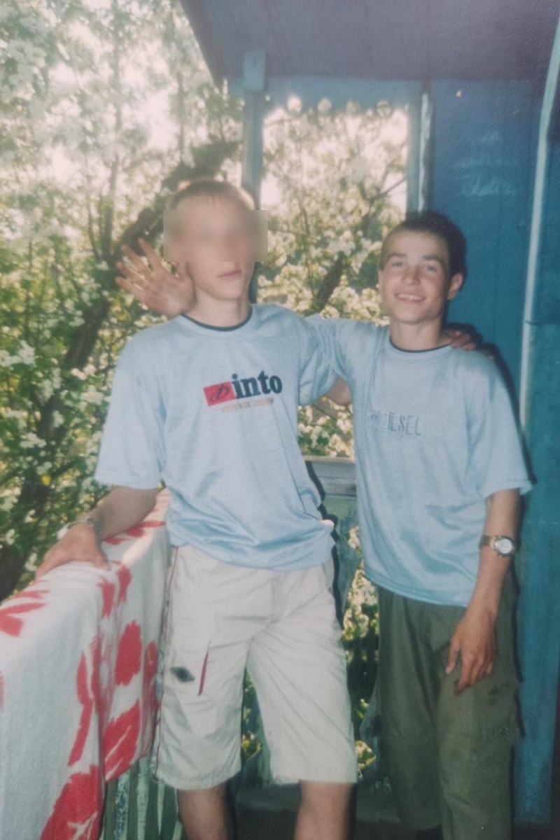    Мальчишка зарабатывал трудом: выносил мусор, копал картошку, охранял машины. Порой денег не хватало даже на еду. Фото: личный архив.