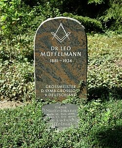 Могила Лео Мюффельманна на кладбище Wilmersdorfer Waldfriedhof Stahnsdorf