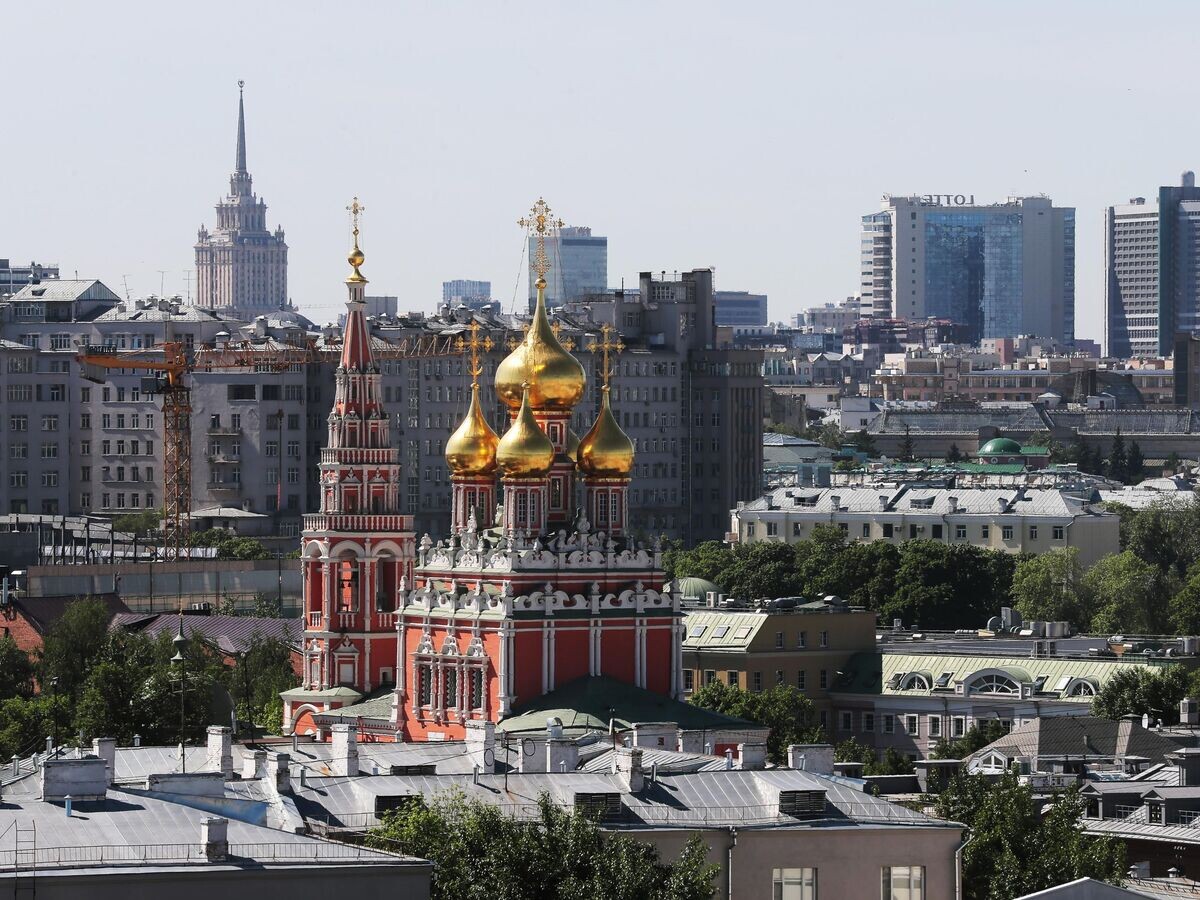    Район Якиманка в Москве. В центре: храм Воскресения Христова в Кадашах© РИА Новости / Виталий Белоусов