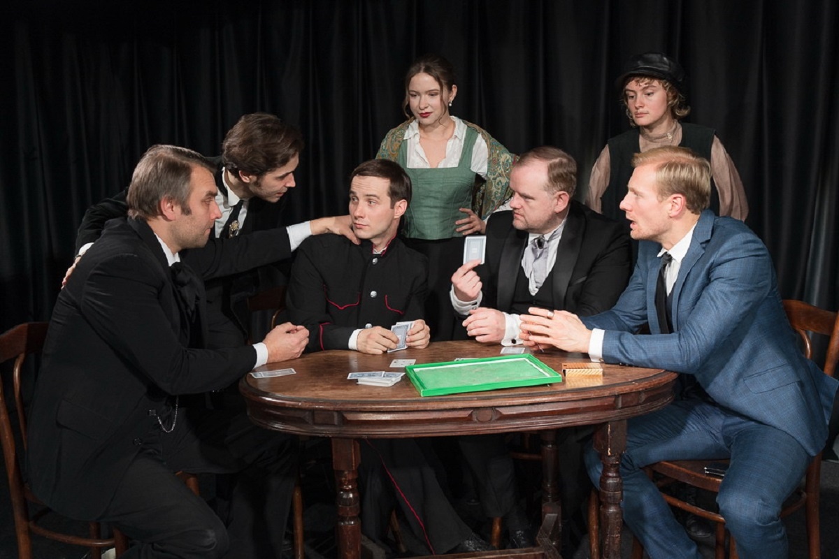    Сцена из спектакля «Игроки»