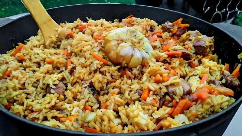Готовый ароматный плов