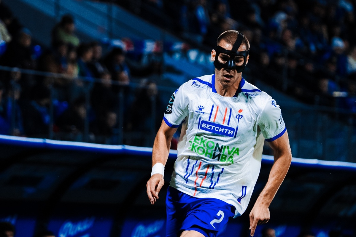 Василий Черов во время матча "Факел" - "Чайка" 28.09.2025