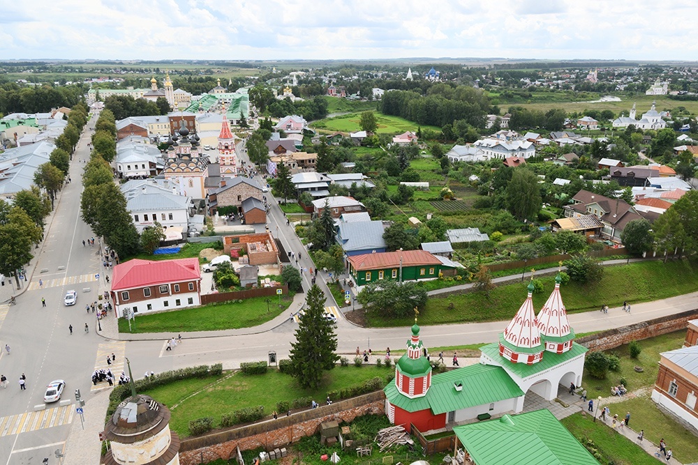    Вид на город с Преподобенской колокольни в Суздале. / Фото: Екатерина Чеснокова/ РИА Новости