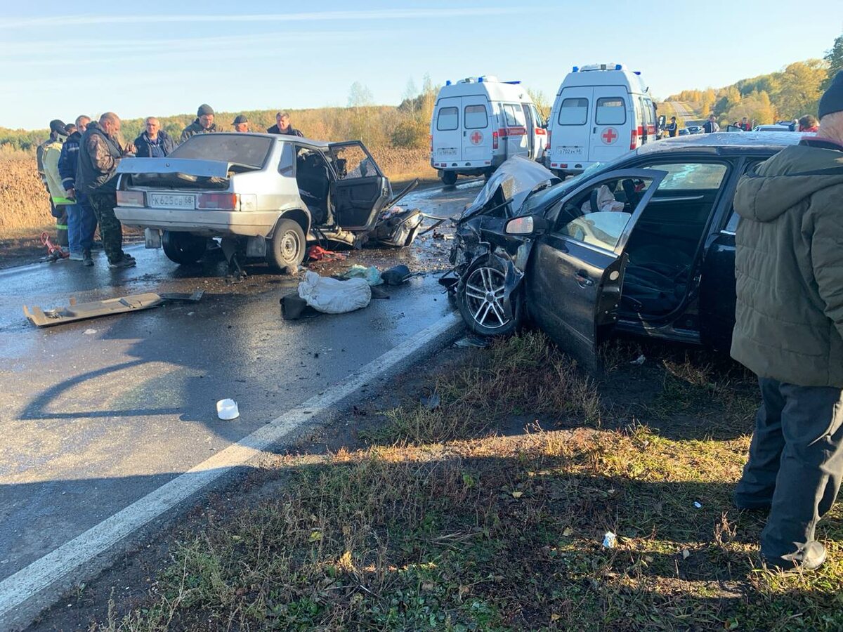 Погибли водитель и пассажирка отечественной машины