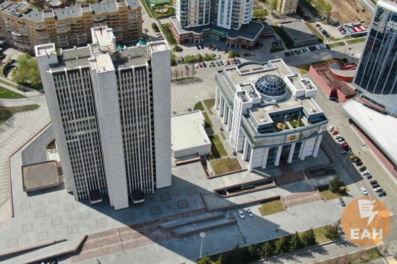    ЕАН. Здания свердловского правительства и парламента