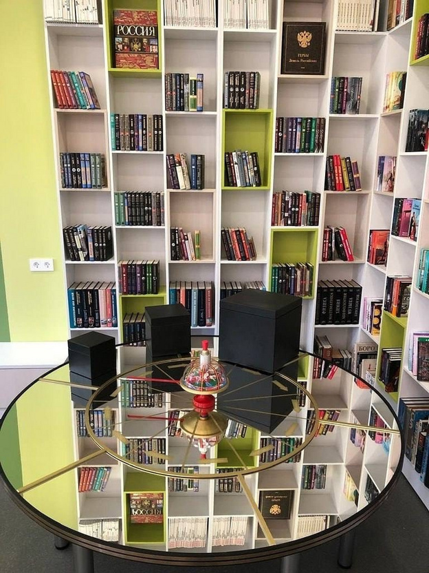    В Зуевке открылась библиотека будущего с VR-очками и блогерской школой