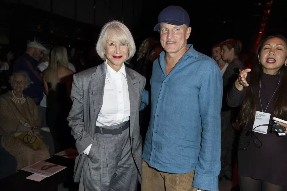 Хелен Миррен и Вуди Харрельсон📷
