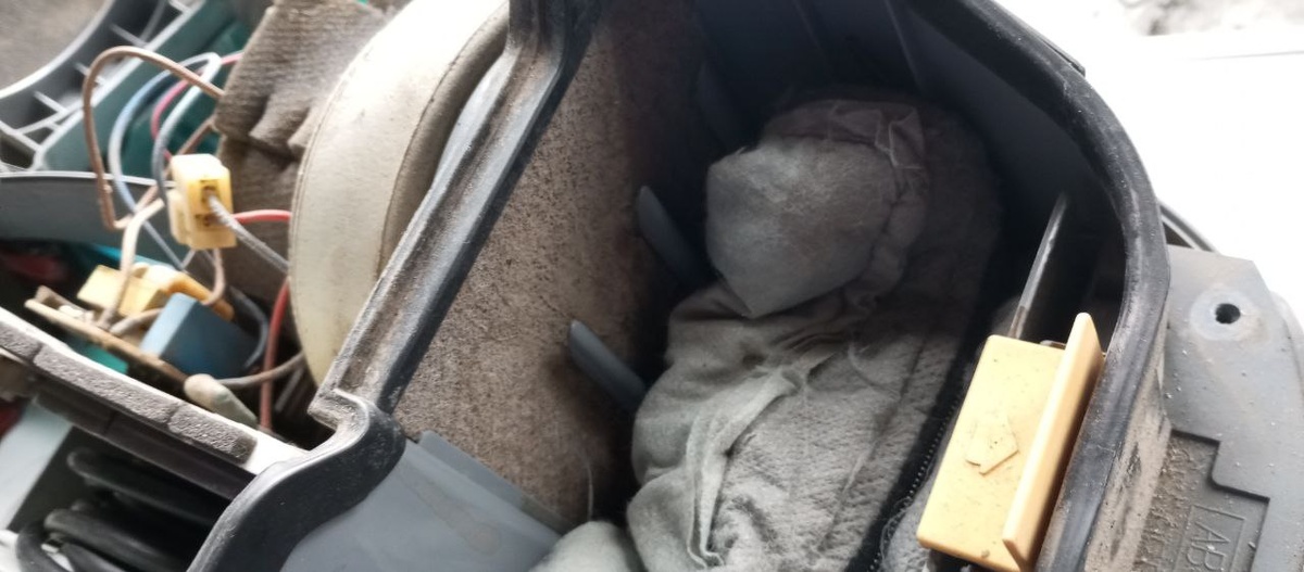 фильтр забит высохшей грязью