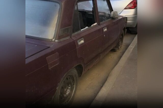    Хулиганы выбили стекла в машине. Фото: АиФ-Казань