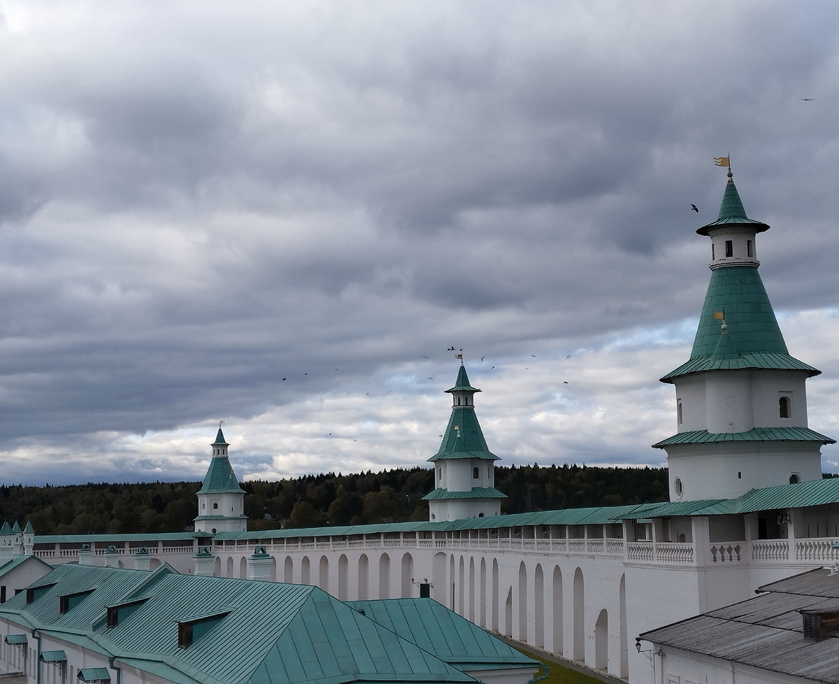 Монастырское подворье.