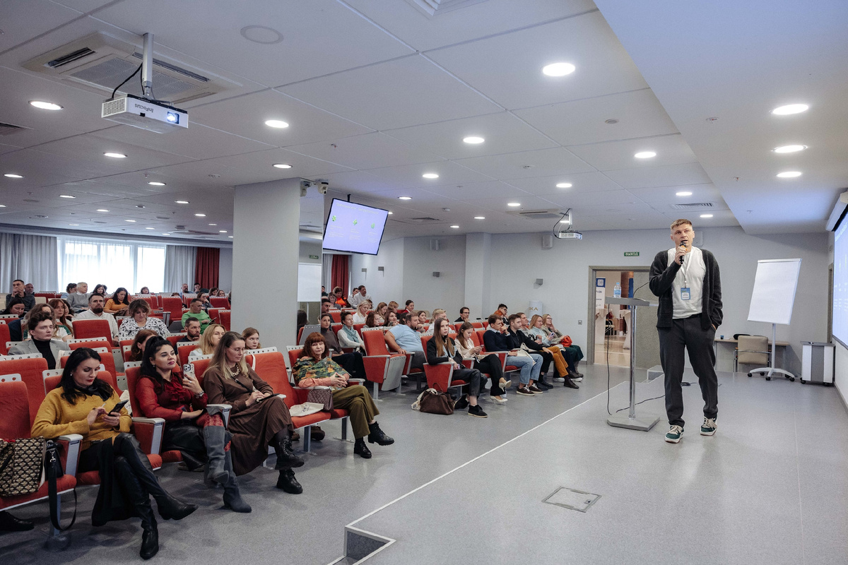 Кадры из личного альбома с конференции по бизнесу 