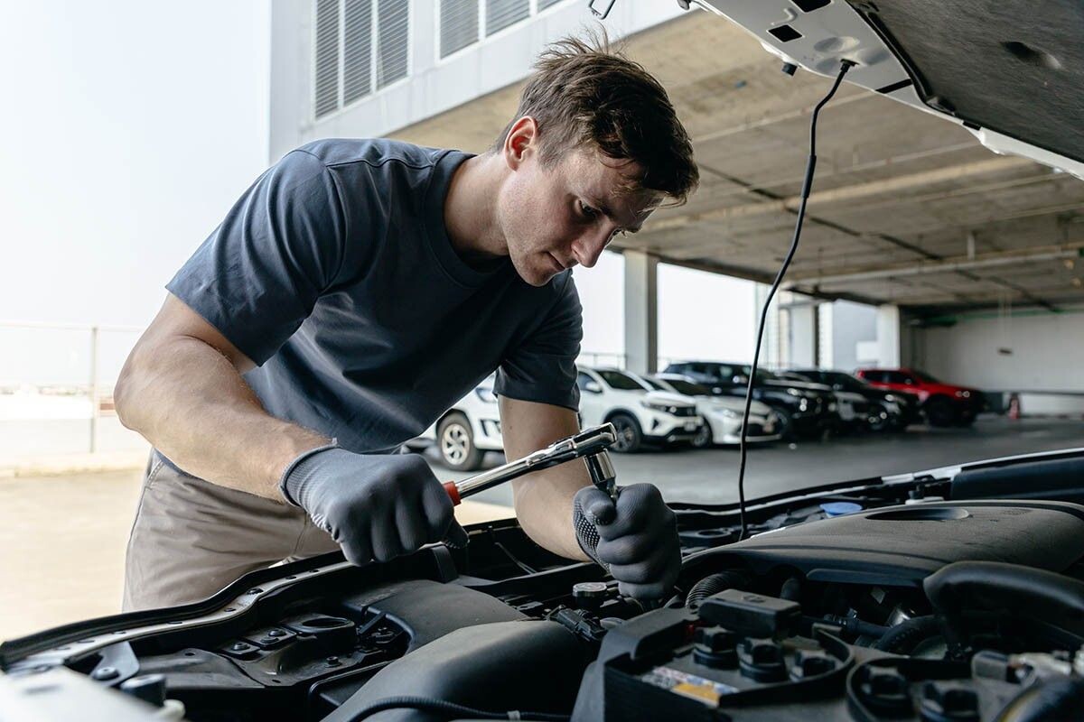 Заглянем внутрь автомобиля и разберемся, как работает двигатель внутреннего сгорания. Источник: Thx4Stock team / Shutterstock / FOTODOM📷
