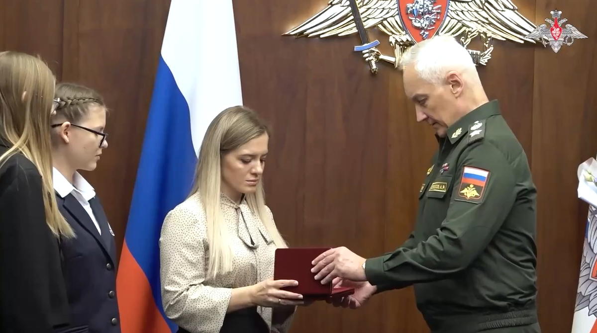     «Золотую звезду» Героя России вручили семье бойца Константина Чиркова