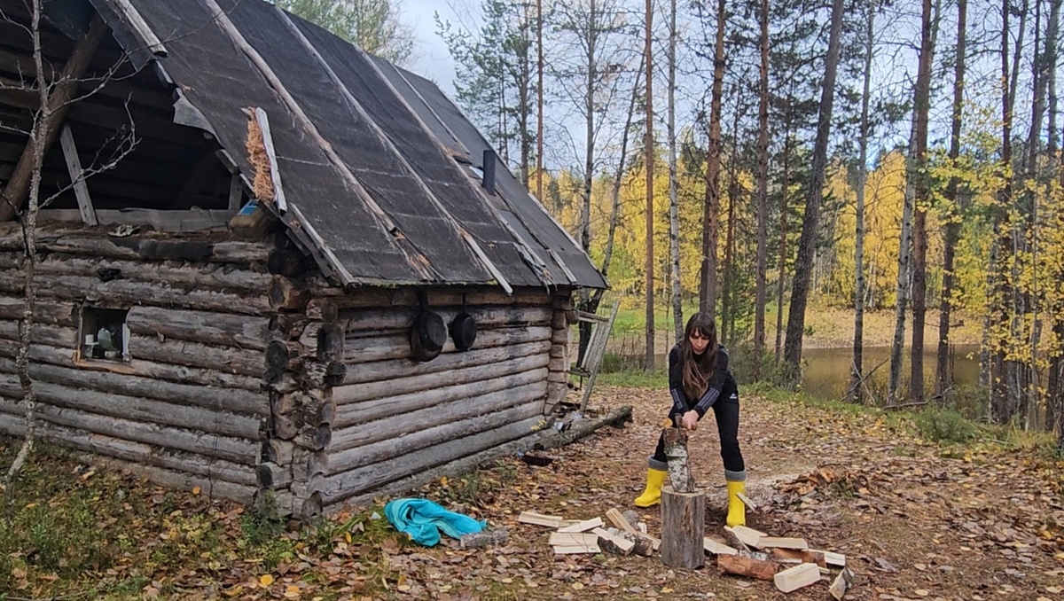 Колю дрова.