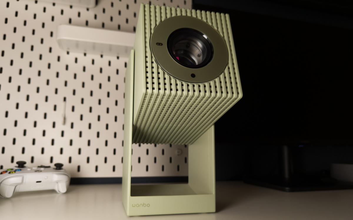 Wanbo Cube 2 Pro в рабочем положении