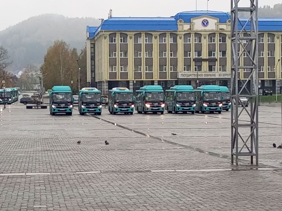    Новые автобусы в Горно-Алтайске. Источник: "Записки Яимова"