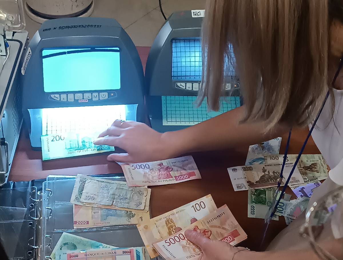 Купюры в Банке России проверяют с помощью специальных машин