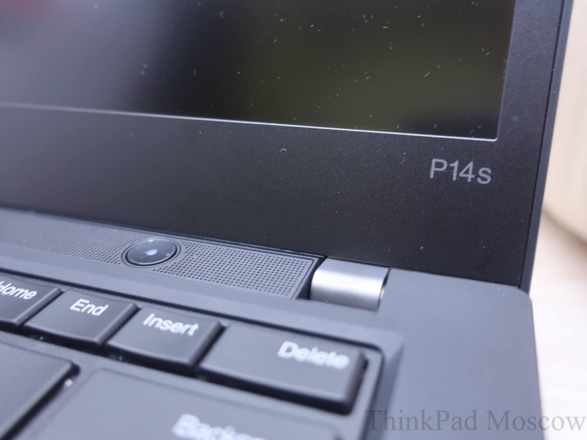 Название модели на рамке матрицы