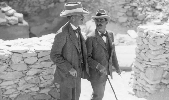 Лорд Карнарвон и Говард Картер - первооткрыватели гробницы Тутанхамона.