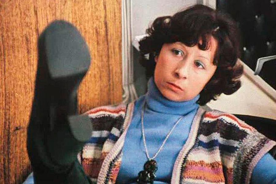 Ахеджакова в образе Верочки в "Служебном романе"