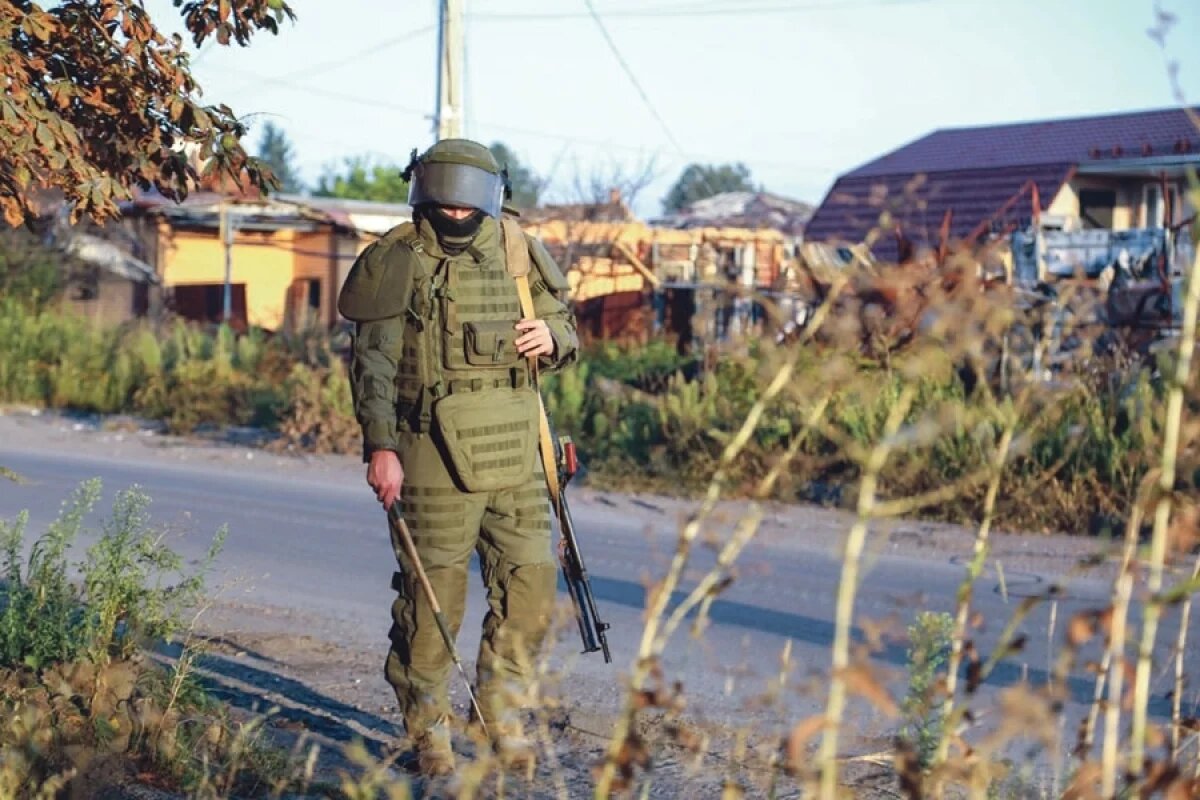    В Заолешенской школе нашли схрон боеприпасов.