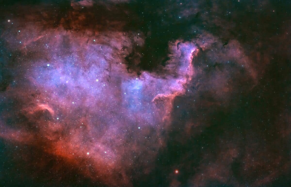    Ученые провели один из самых чувствительных в мире поисков больших дополнительных измерений Вселенной и не нашли их / © Anders Drange, unsplash.com