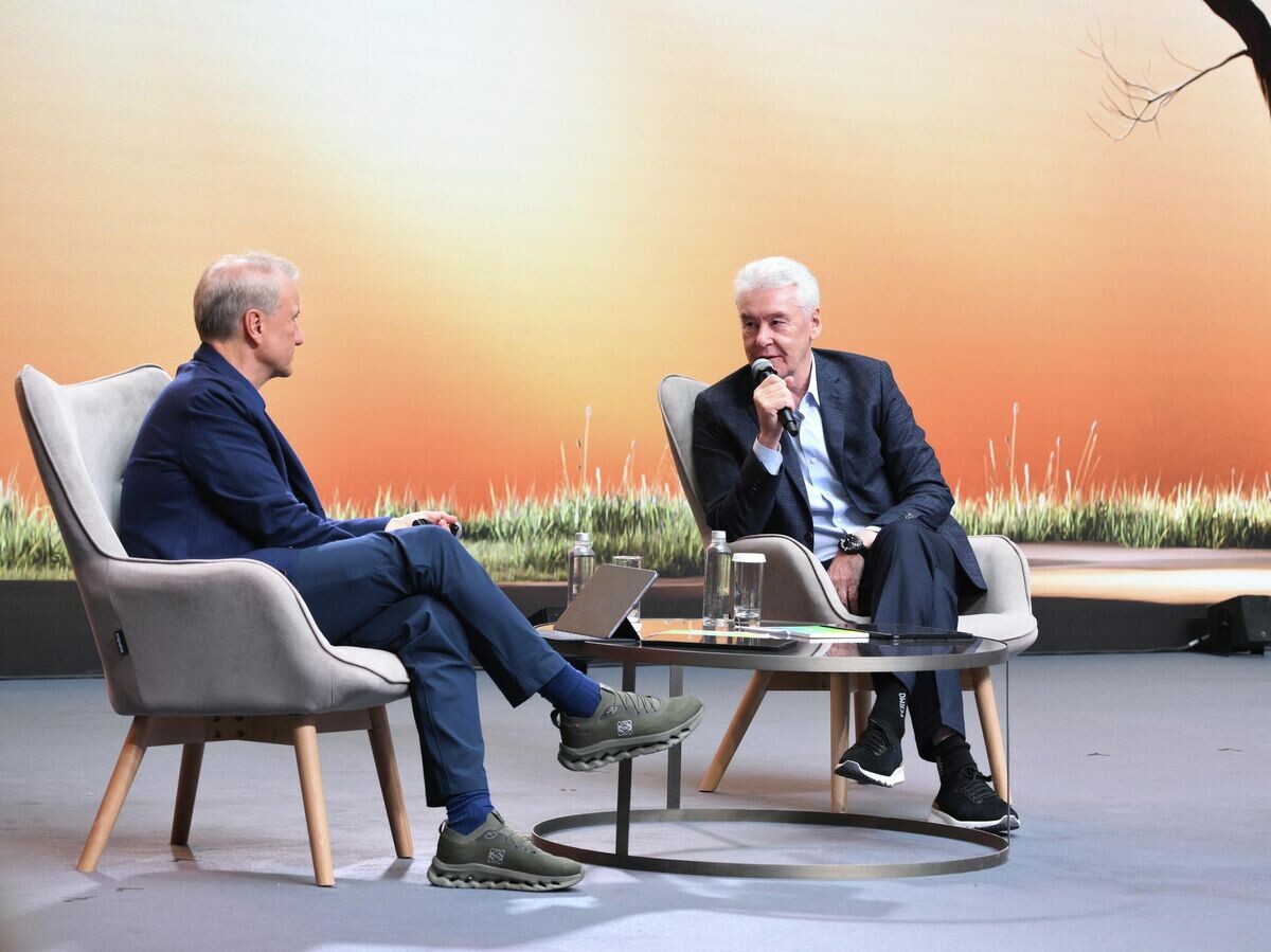    Мэр Москвы Сергей Собянин и президент, председатель правления ПАО "Сбербанк" Герман Греф на международном саммите Moscow Startup Summit© РИА Новости / Владимир Астапкович