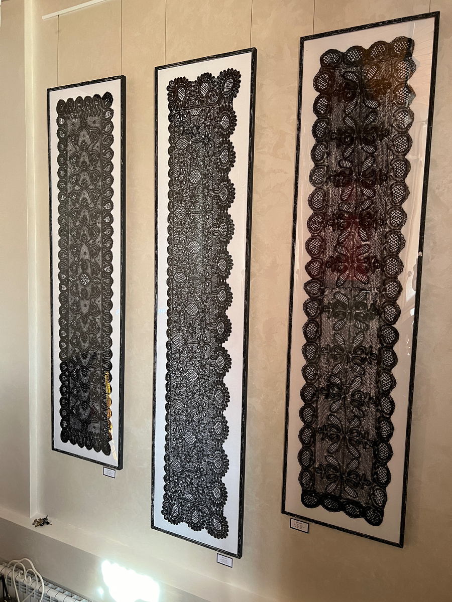 Палантины Белевско-Одоевского кружева XIX века в музее.