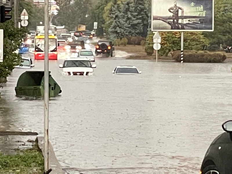    Наводнение в Одессе: 9 человек погибли в результате ливня из-за неработающей канализации