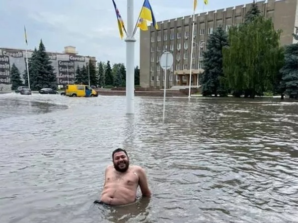    Наводнение в Одессе: 9 человек погибли в результате ливня из-за неработающей канализации