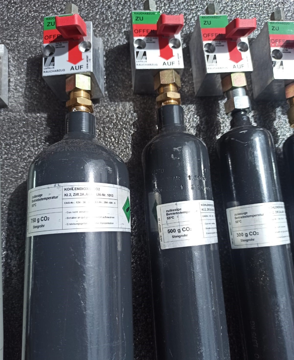 Одноразовые баллон с газом CO2 для пневматической системы противодымной вентиляции марки "ЛАМИЛЮКС" 